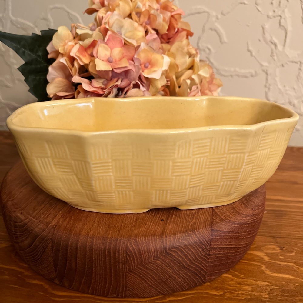 Vintage USA Pottery 150 Planter in Sunny Yellow Basetweave